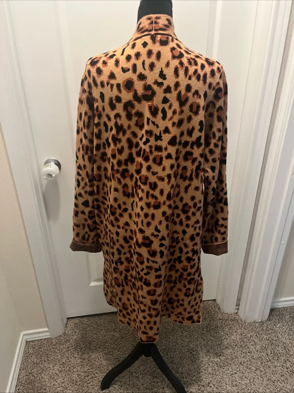 Rachel Zoe Leopard Print Cardigan Soft Size Large Front Pockets - Picture 5 of 11